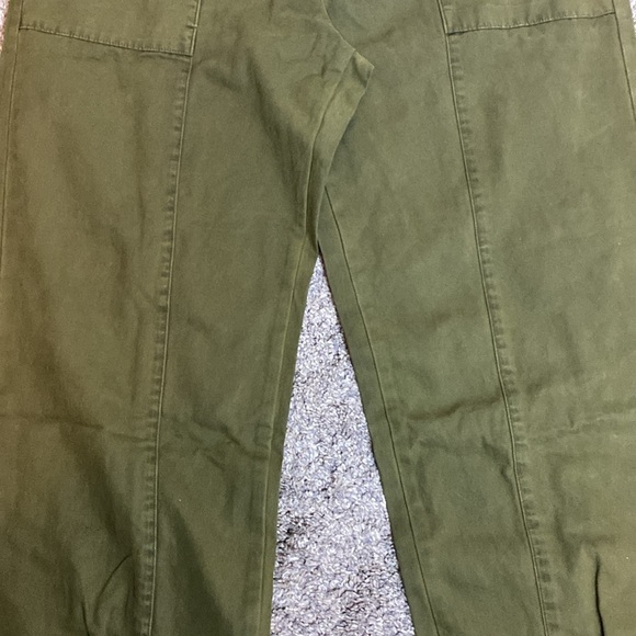 Forever 21 Women’s Straight Leg Pants sz XL Olive Color NWT - Picture 3 of 7